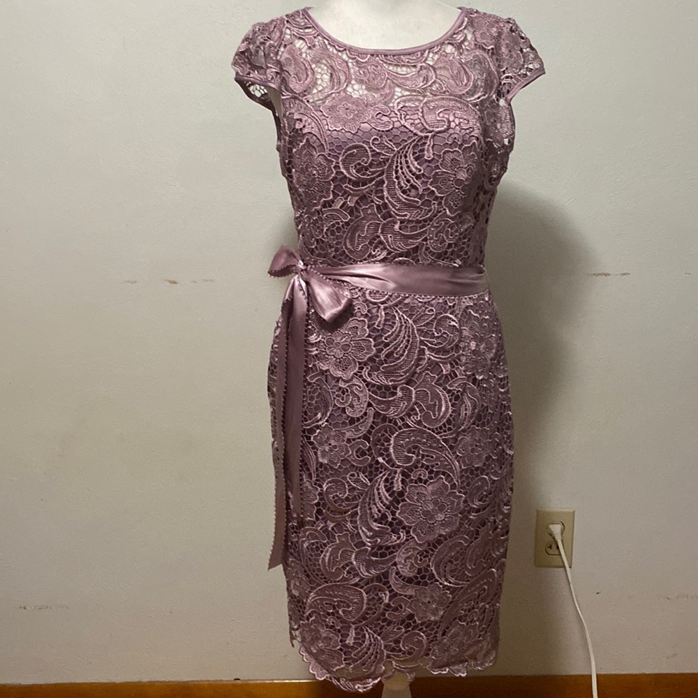 “Adrianna Papell” cocktail/mother-of-the-bride dress in lilac brocade (poly)
